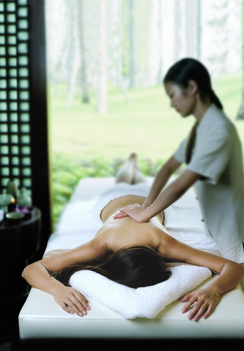 三亞萬豪度假酒店服務(wù)人員服裝拍照