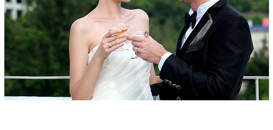 愛迪爾珠寶營業(yè)員服裝設(shè)計方案